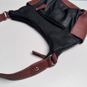 Great American Leather Works Black and Tan Leather Purse